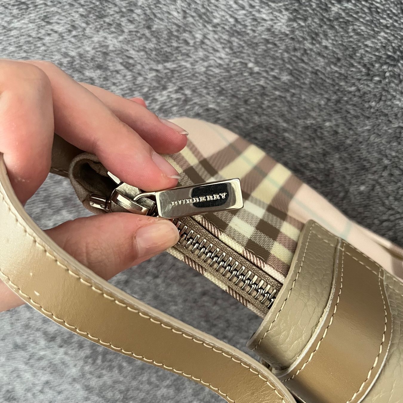Burberry Taschen für Damen: Burberry Nova Check Shoulder Bag – Gebraucht aus Zug von saskia-chiara 3