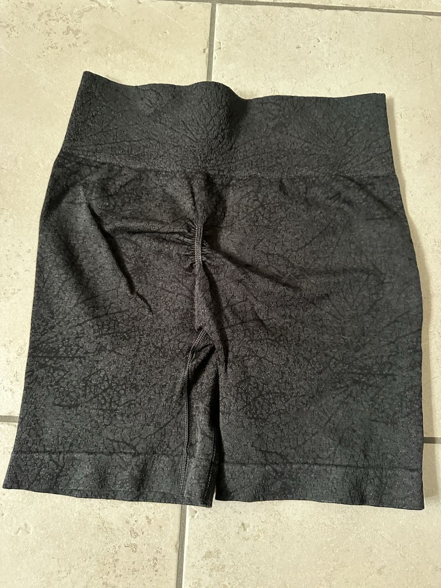 Gymshark Leggings: Gymshark Shorts – Usato da Ipsach venduto da ale_v82h 1