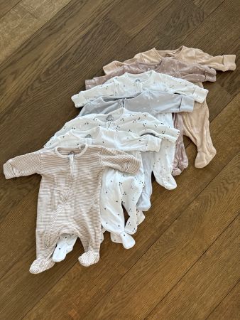 7 Sleep suits, gr. 50
