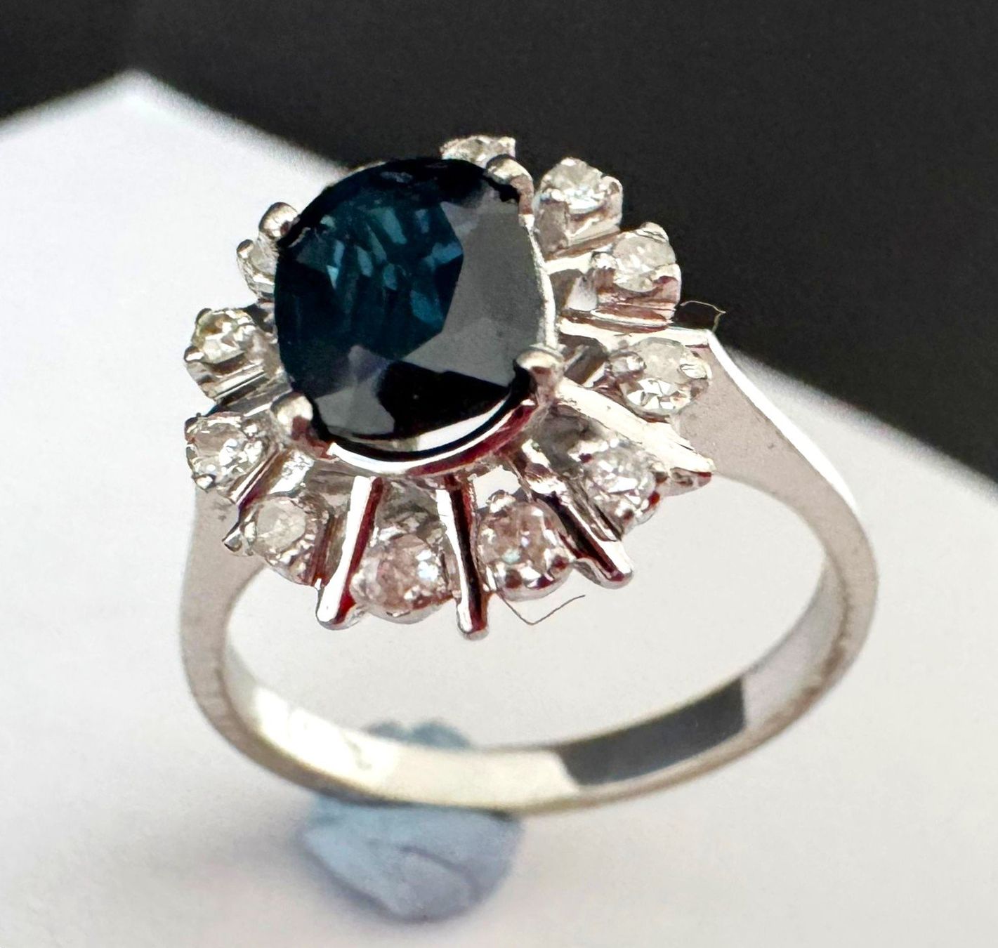 Anelli: Weissgold Ring 585 gestempelt mit Saphir & Diamanten – Usato da Ebikon venduto da repatrick 3