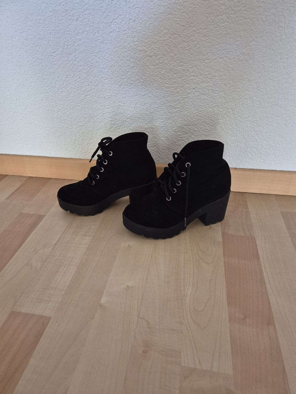 Scarpe da donna: Damenstiefelette mit Absatz, Grösse 35, Schwarz – Nuovo (secondo la descrizione) da Zürich venduto da Sami78 1