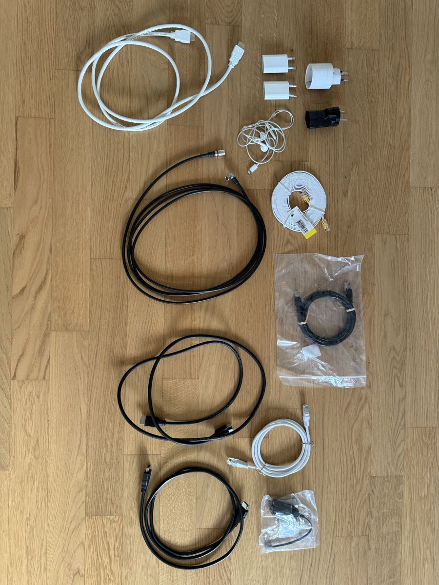 Cavi: Kabel-Set: HDMI, USB, Stromadapter, usw. – Usato da Sisseln AG venduto da Baslerin1981