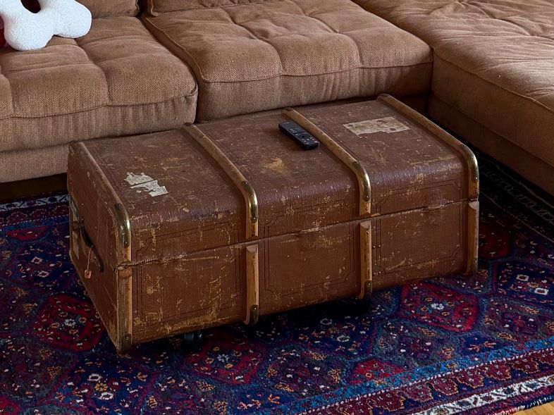 Tische: Couchtisch Vintage / Antiker Reisekoffer – Gebraucht aus Luzern von NRJenergy