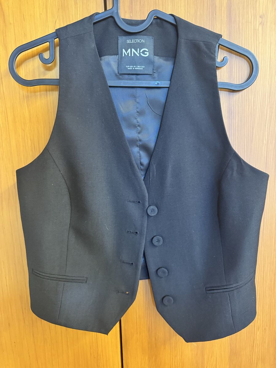 Mango Gilets & Westen: Gilet selection Mango 🥭 nero XS – Gebraucht aus Porza von kaj_d5q7