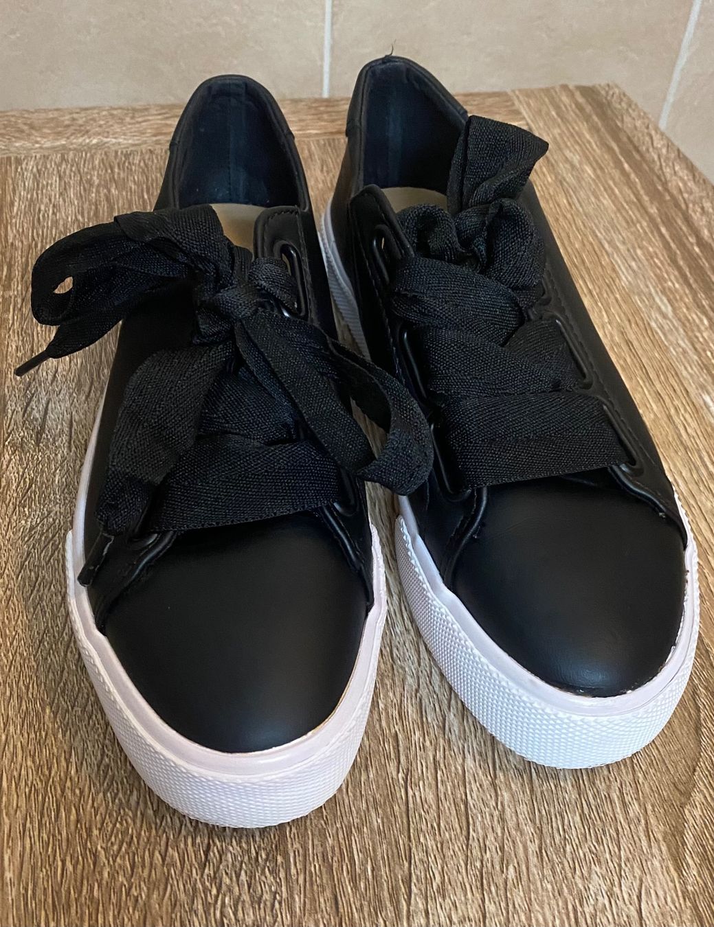 Scarpe da donna: Pull&Bear Sneaker, Schwarz, Gr. 36, – Usato da Dietikon venduto da Enio1 1