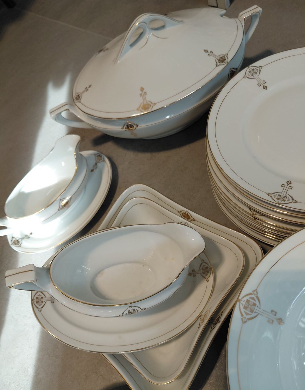 Set di piatti: Antikes Art Deco Speiseservice – Usato da Zürich venduto da Rosys 8