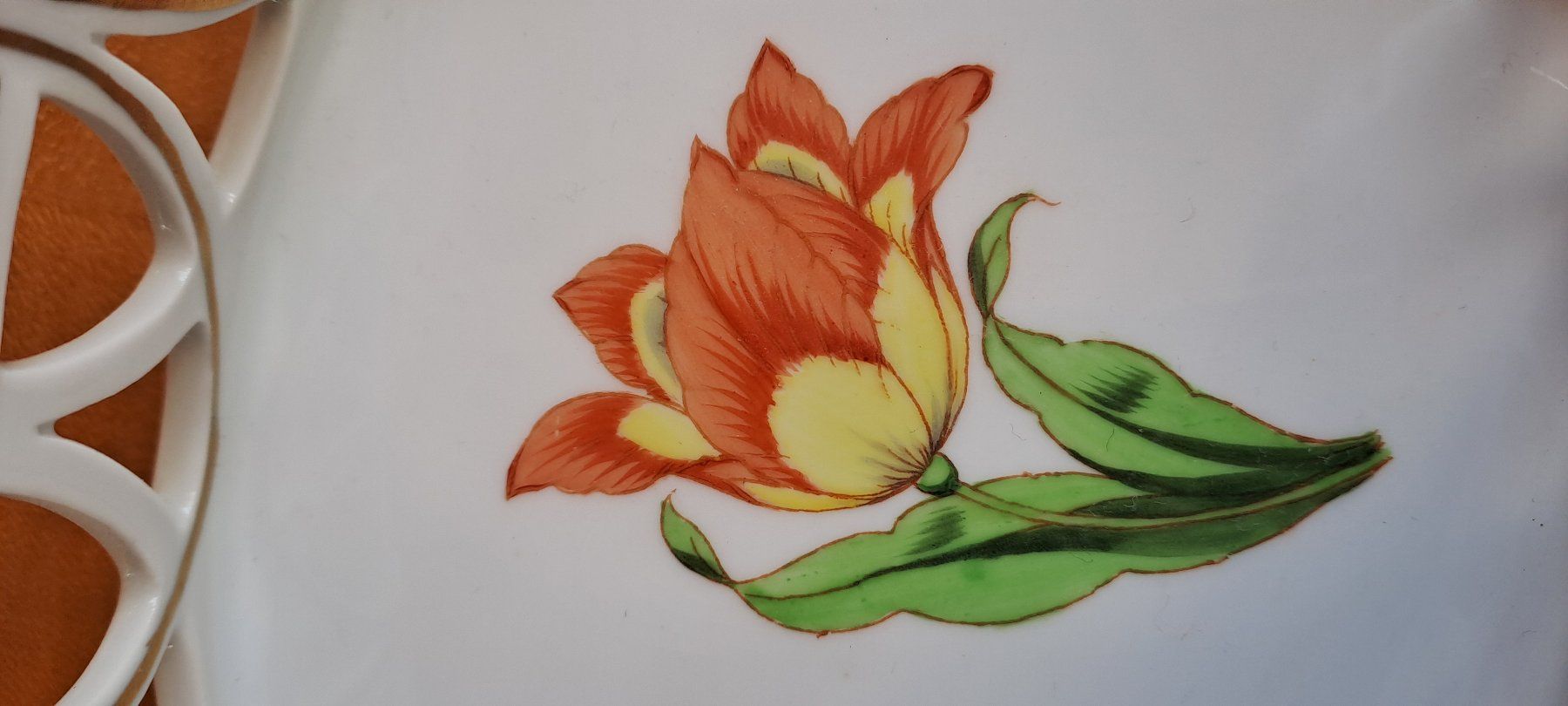 Herend Ciotole: Herend Porzellankorb mit Blumendekor – Usato da Trogen venduto da Limboo 4