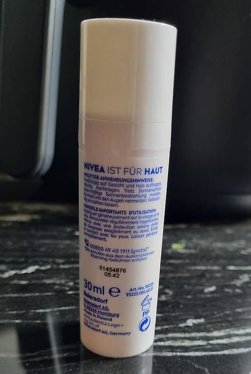 Cura del viso: Gratis Nivea 2in1 Primer UV Serum – Usato da Zürich venduto da ani_qj8q 1