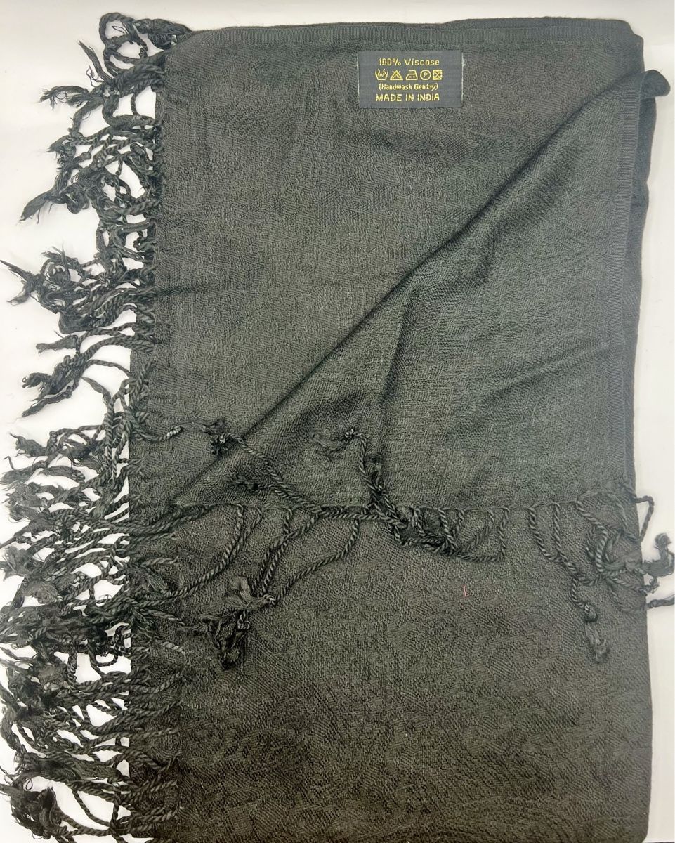 Foulards, Tücher & Schals: Étole épaisse en Viscose avec franges – Neu und originalverpackt aus Coffrane von Luxary_16 1