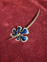 Élégante broche fleur pierre lang