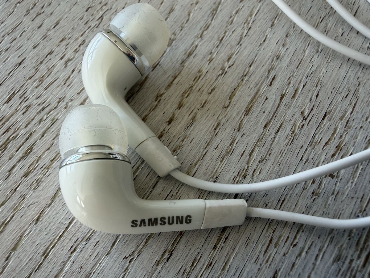Samsung Cuffie: Original Samsung In-Ear Kopfhörer weiss – Usato da Adliswil venduto da Stardust11 1