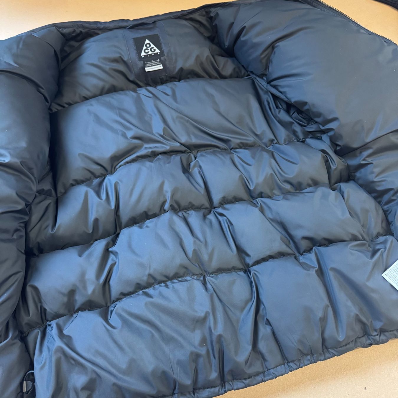 Nike Giacche: Nike ACG black puffer down jacket winterjacke 550 – Usato da St. Gallen venduto da sourced_limited 3