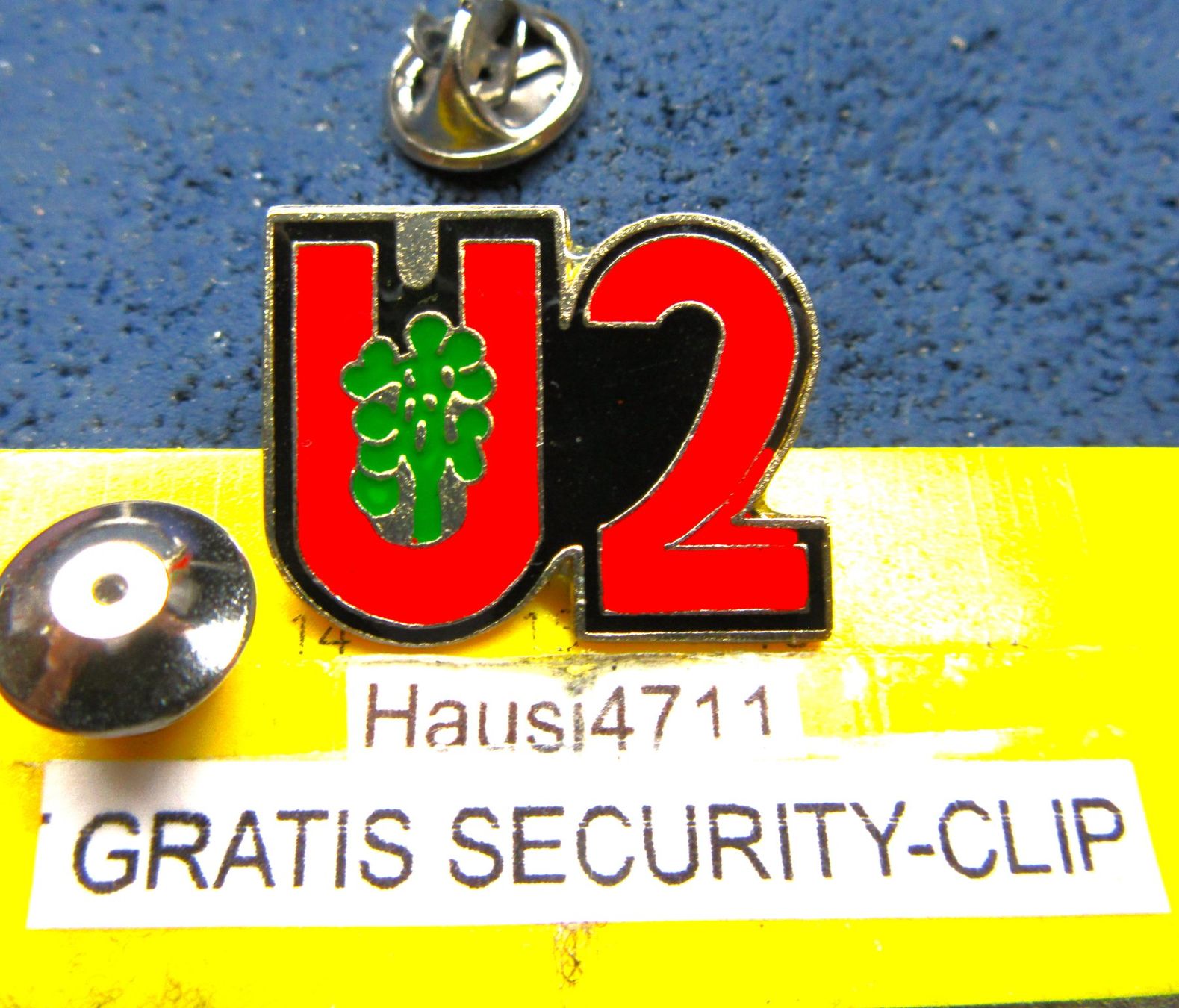 Placchette & Badge: U 2 MUSIC PIN GLASIERT MIT SECURITY-CLIP – Usato da Ettingen venduto da Hausi4711