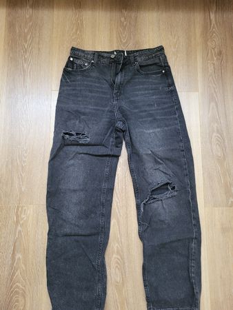 Pantalon en jean noir taille 36 bon état