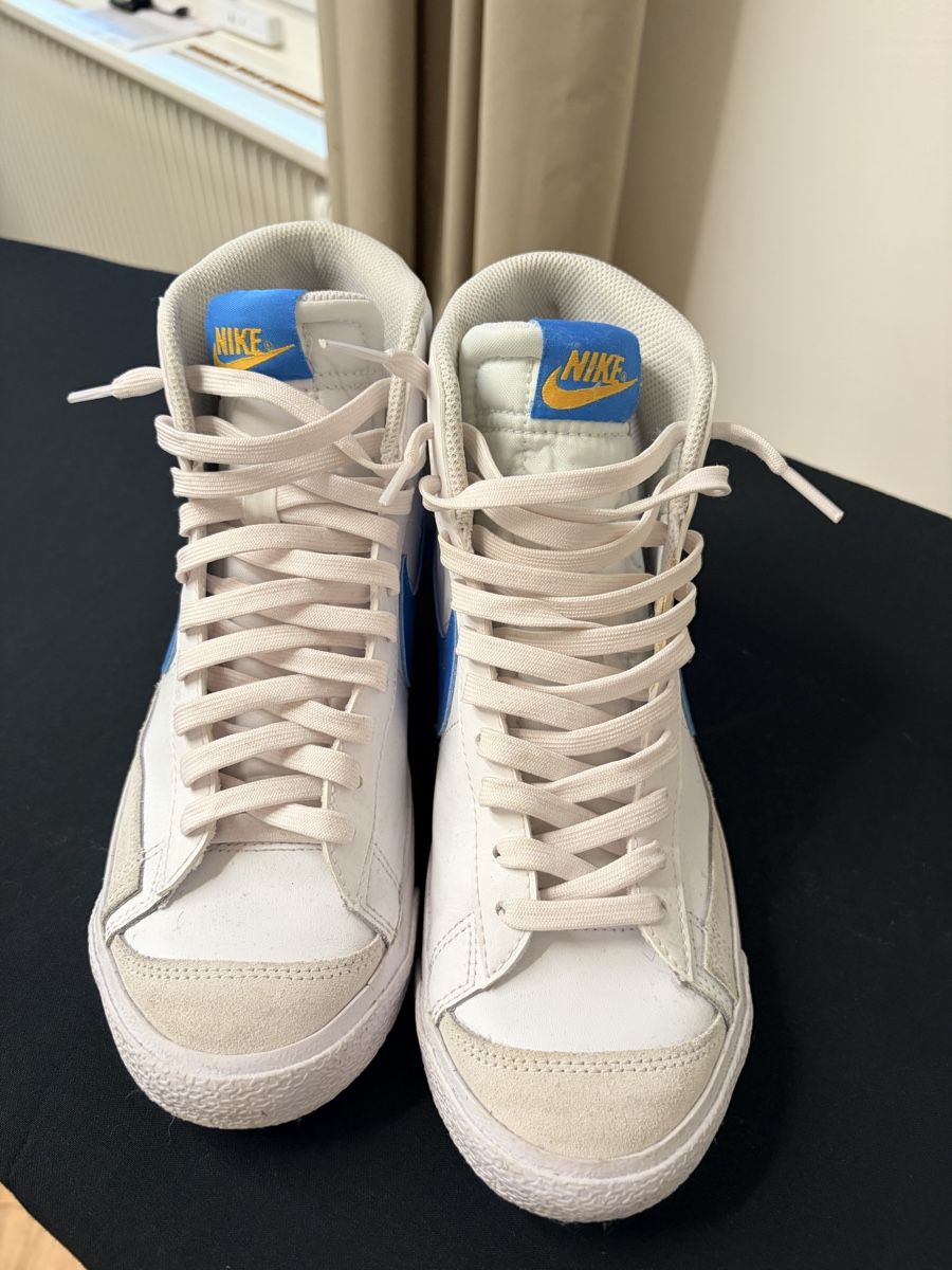 Nike Scarpe da uomo: Nike weiss/türkis/gelb Grösse 38.5 – Usato da Schwyz venduto da mocca015 1