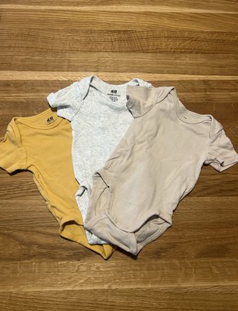 3er Set H&M Baby Bodys Kurzarm Gr. 62