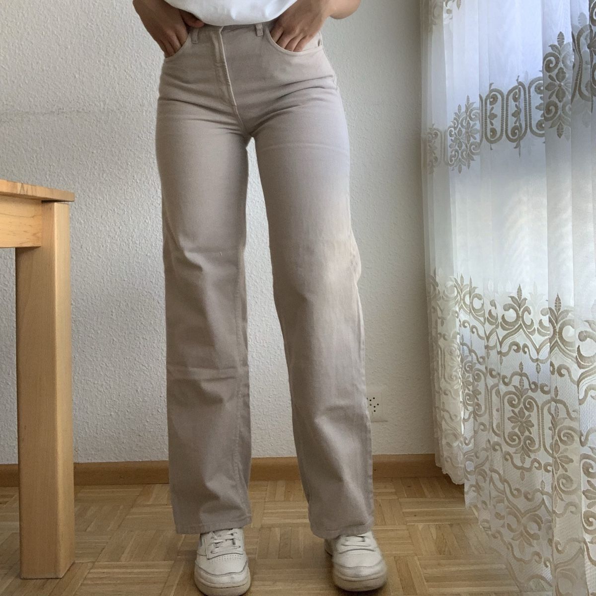 Brandy Melville Jeans: Brandy Melville Jeans Beige – Usato da Basel venduto da zar_dw2n