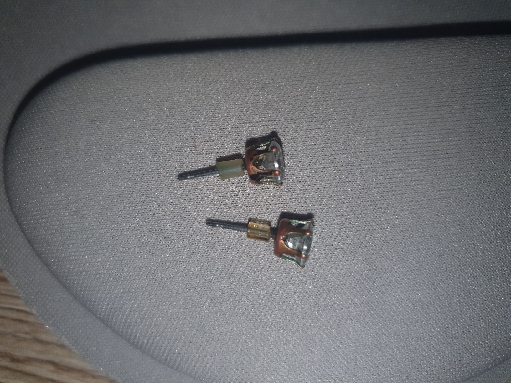 Ohrringe & -stecker: Ohrstecker – Gebraucht aus Moosseedorf von Sonnenschein.. 1