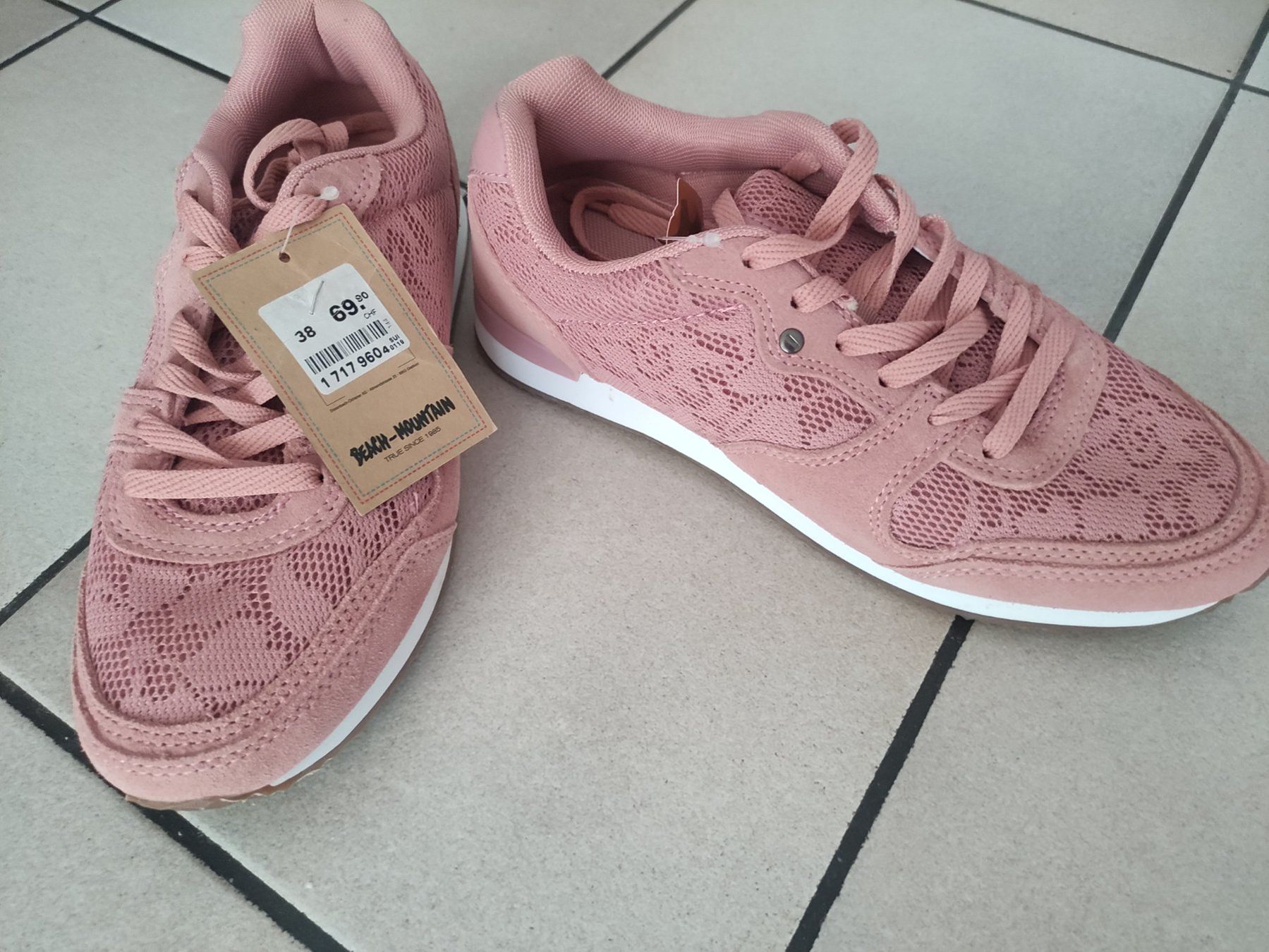 Scarpe da uomo: Neu Sneakers gr 38 – Nuovo e nell'imballaggio originale da Dagmersellen venduto da L.Ga. 1