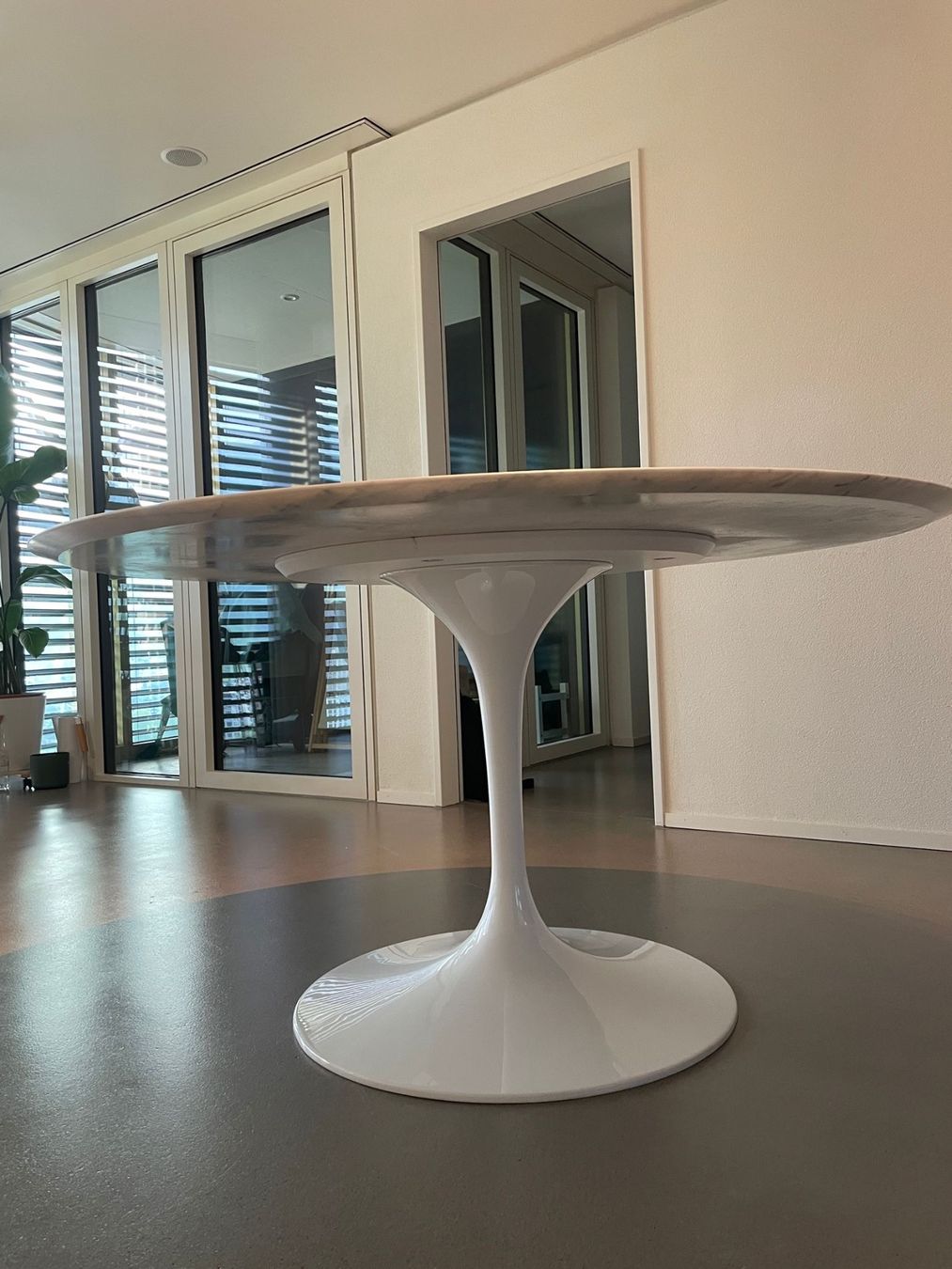Tavoli: Design-Esstisch Ø137 cm - im Stil eines Klassikers – Nuovo e nell'imballaggio originale da Münchenstein venduto da AndreHaus 4