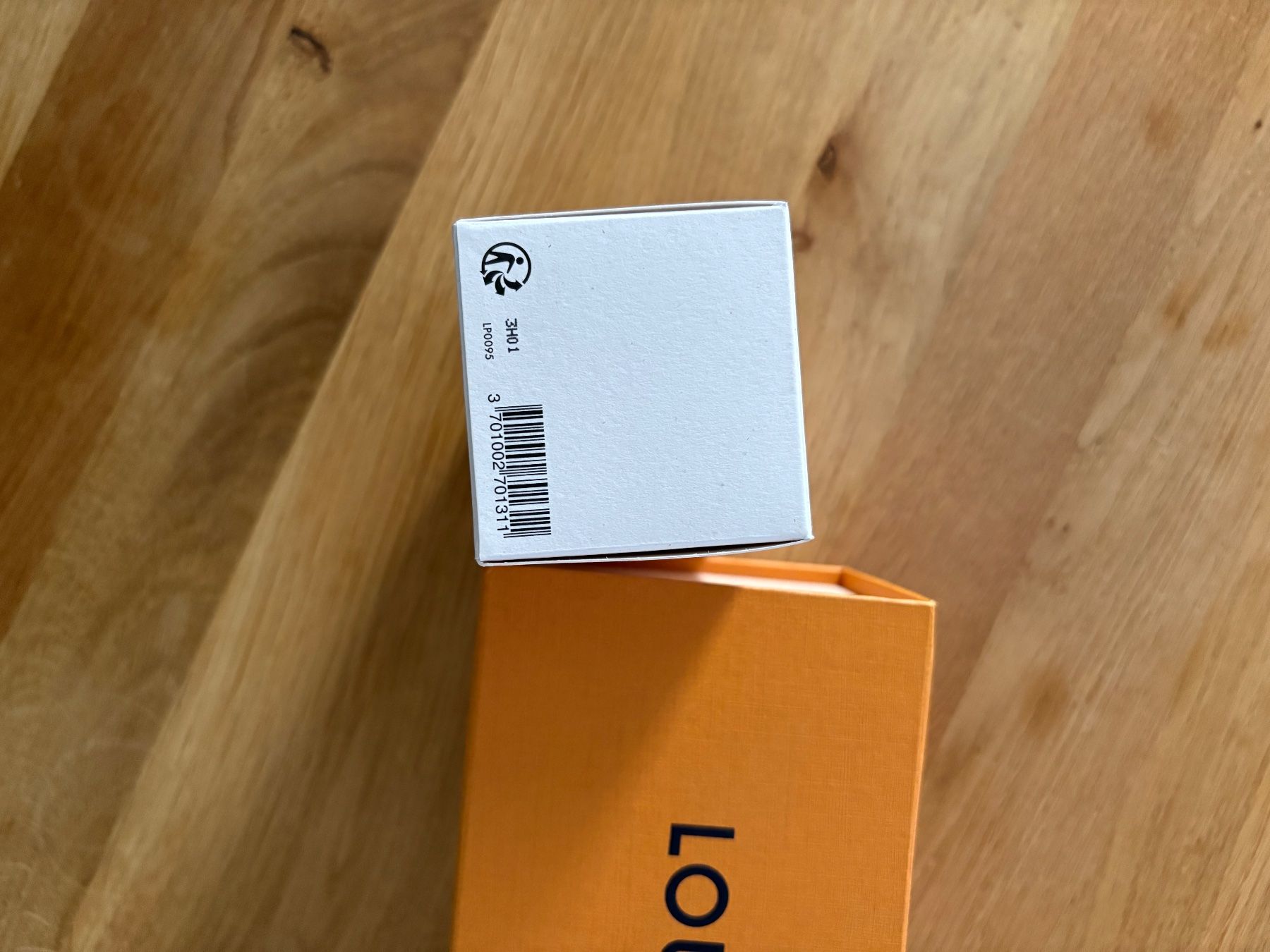 Louis Vuitton Profumi & Eau de Toilette: Louis Vuitton Ombre Nomade – Nuovo (secondo la descrizione) da Lausanne venduto da aya_qnx8 2