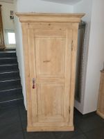 Wunderschöner antiker Bauernschrank aus weichholz