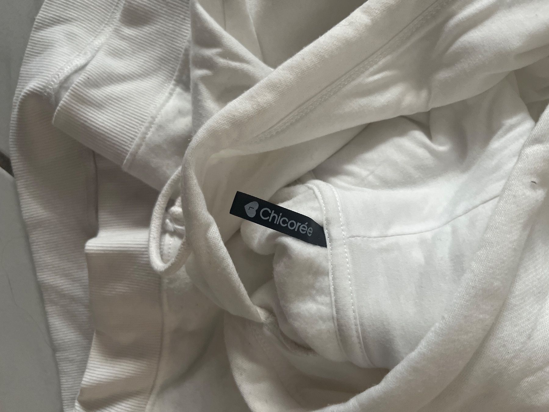 Maglioni & Felpe: Kapuzenpullover Chicoree weiss Grösse  (ca M/L) – Usato da Chiasso venduto da AzenYa 1
