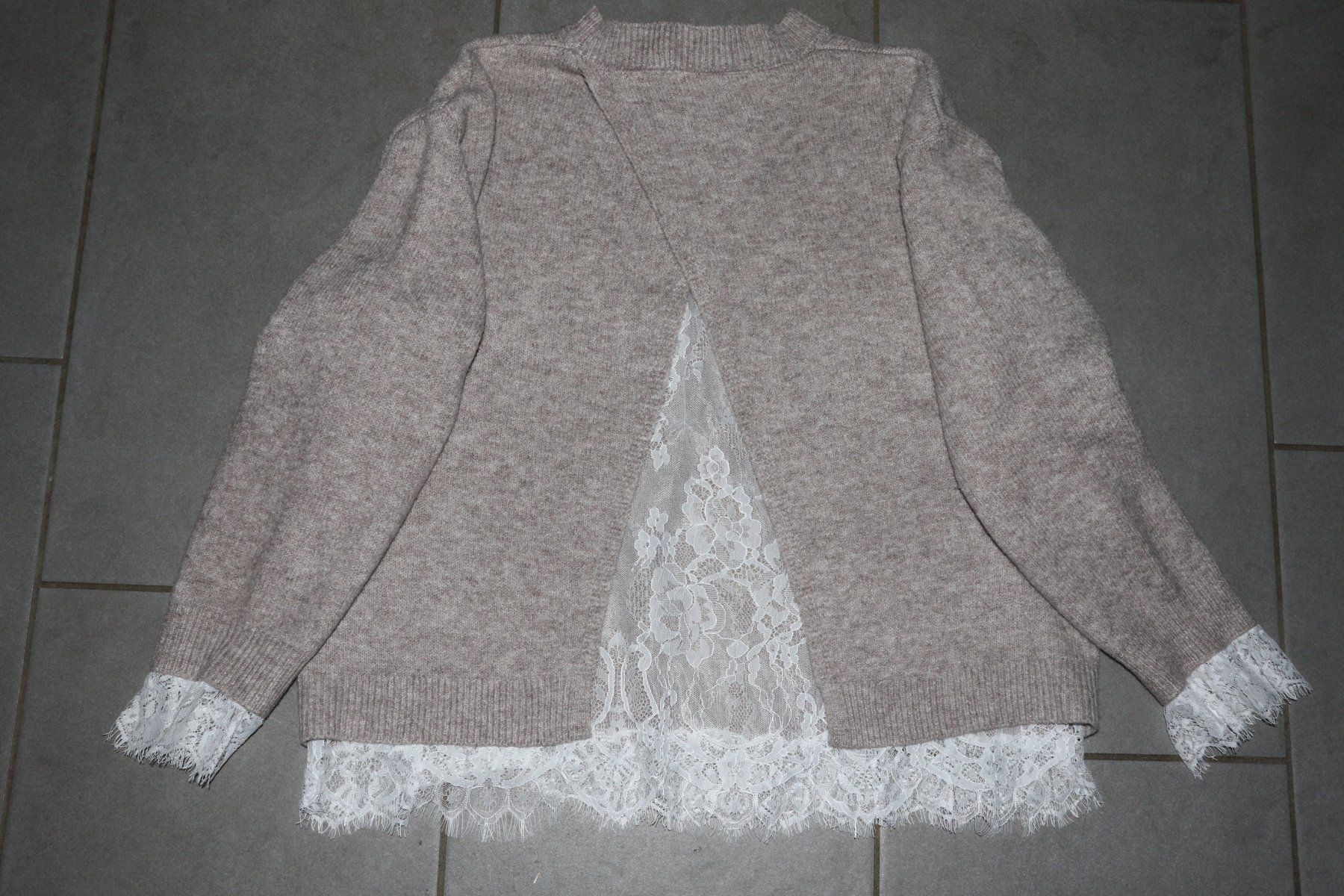 Maglioni & Felpe: WUNDERSCHÖNER Pullover mit Spitze Gr.M  NEU – Nuovo (secondo la descrizione) da Oberwil-Lieli venduto da Svetlana28 8