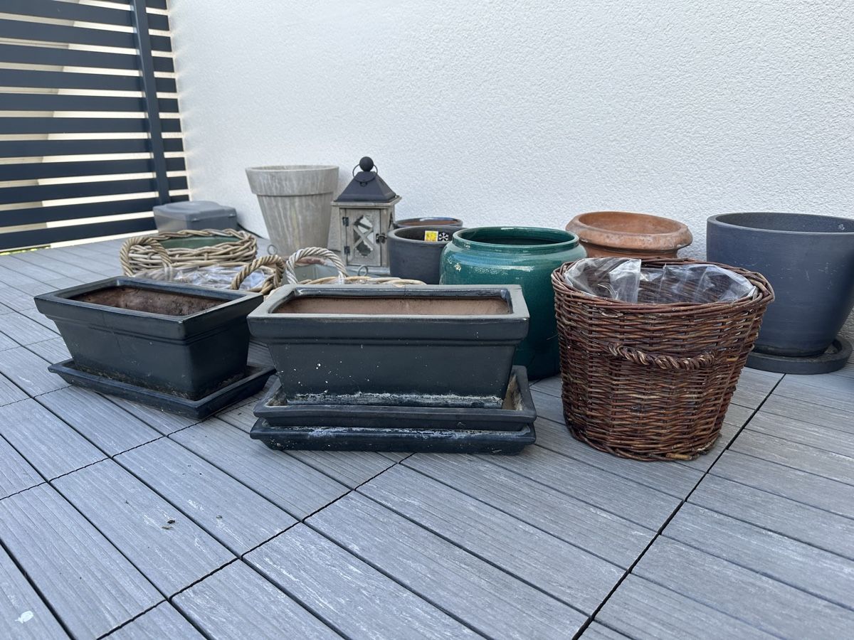 Vasi per fiori: Assorted Garden Pots And Planters Various Sizes – Usato da Obfelden venduto da Luzerner01 1