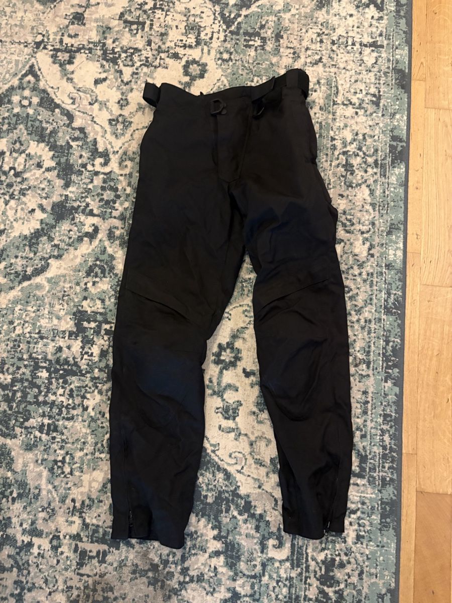 Anzüge, Sport- & Funktionsanzüge: Motorrad hose mit schutz – Gebraucht aus Dübendorf von Marvel_Super-Hero.--