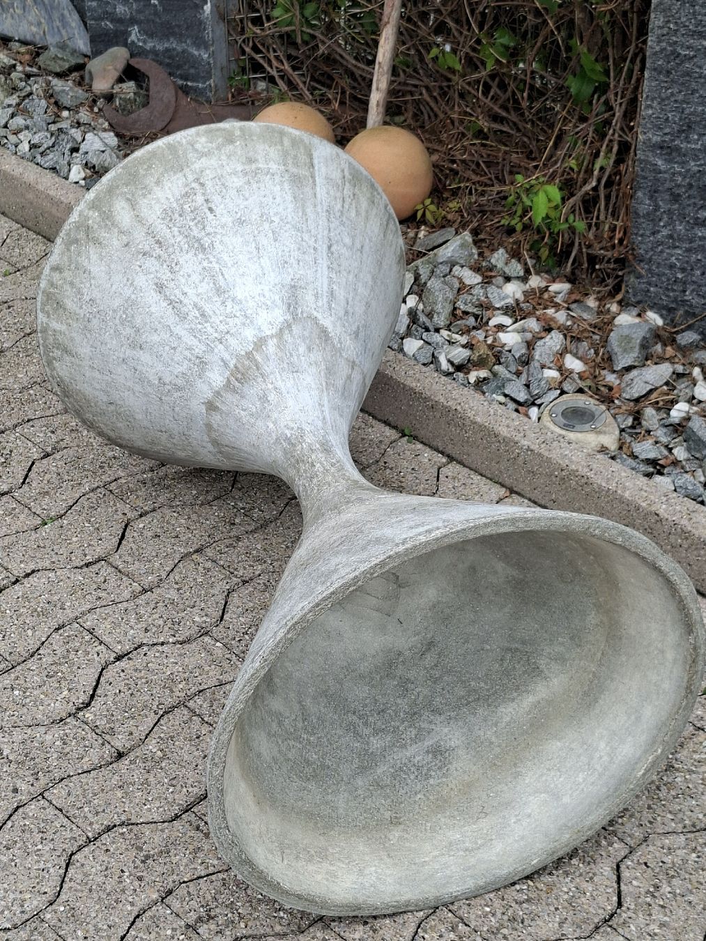 Eternit Blumentöpfe: Willy Guhl Eternit Blumenspindel  – Gebraucht aus Ganterschwil von HeidiuPeter 7