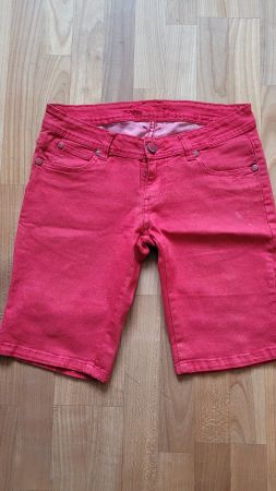 rote Shorts, Gr. M, in Jeansqualität, ab 1 CHF