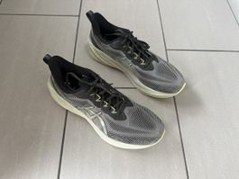 Asics Laufschuhe, Modell Novablast 3, Grösse 45, Top Zustand