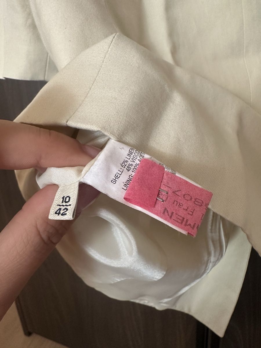 Aquascutum Giacche: Aquascutum beige blazer top – Usato da St. Niklausen LU venduto da lau_259n 3