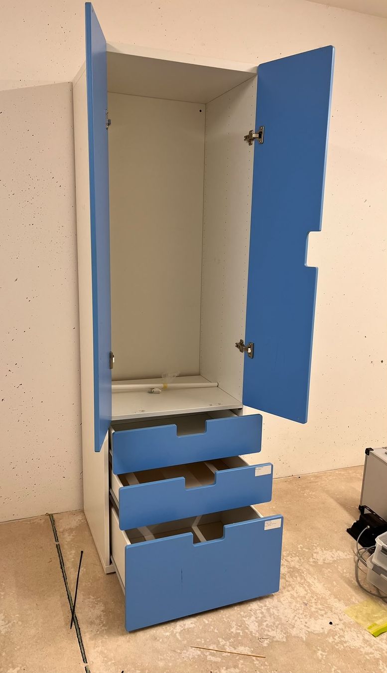 Ikea Schränke: Kinder Kleiderschrank blau mit 3 Schubladen – Gebraucht aus Windisch von huuben 2
