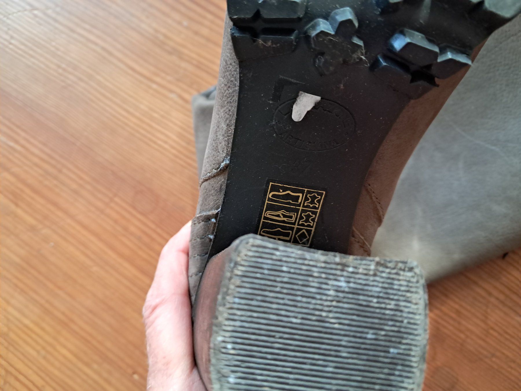 Damenschuhe: Lederstiefel (innen & aussen) . 37 . Taupe . – Gebraucht aus Leuggelbach von schmetterlings-fee 3