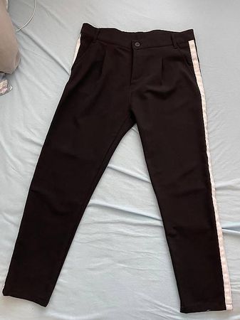 Schwarze Stoffhose mit Seitenstreifen Gr. M