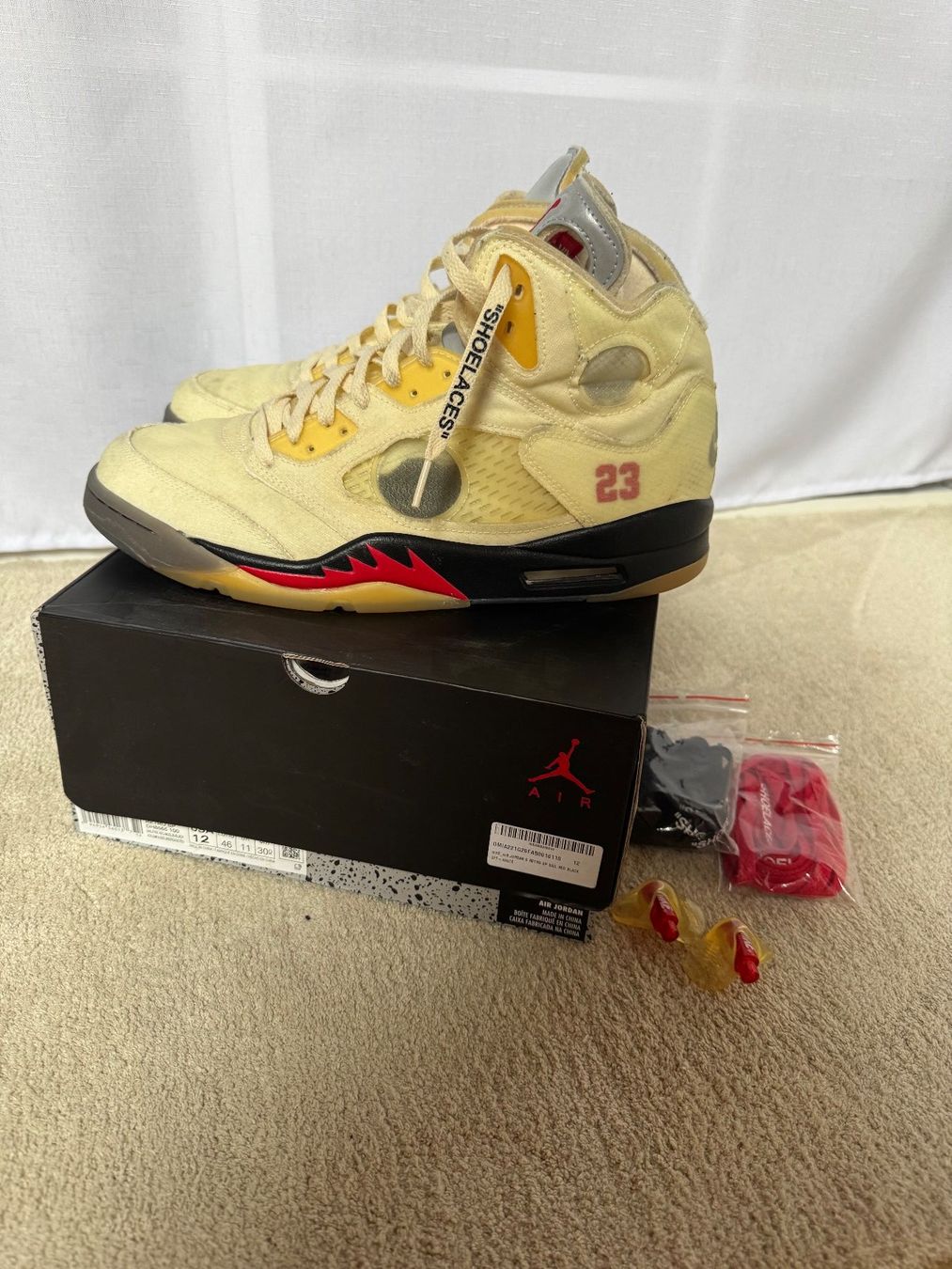 Off-White Scarpe da uomo: Jordan 5 Off White Sail – Usato da Visperterminen venduto da lgresell