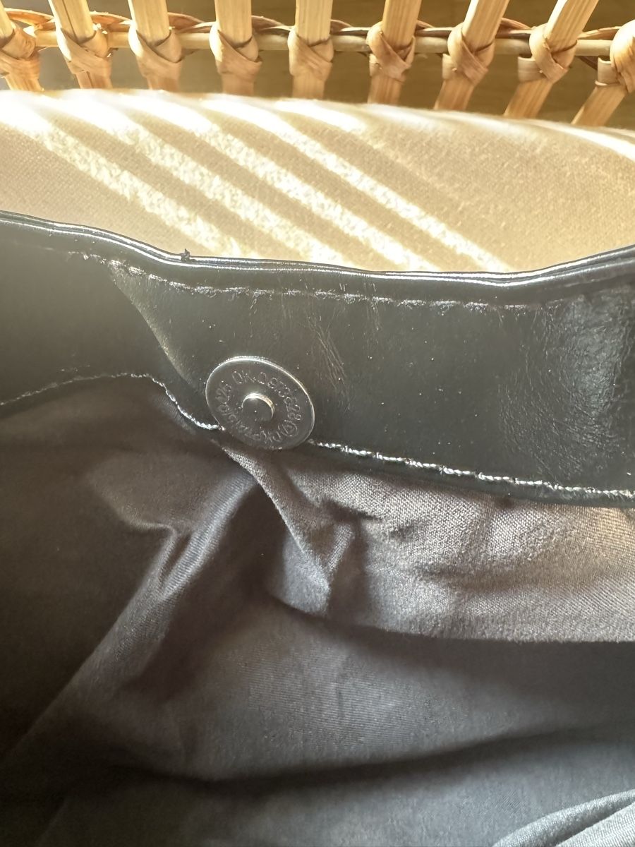 Borse da donna: Schwarze Schultertasche mit Nieten – Nuovo e nell'imballaggio originale da Männedorf venduto da mariadelrocioeberle 5