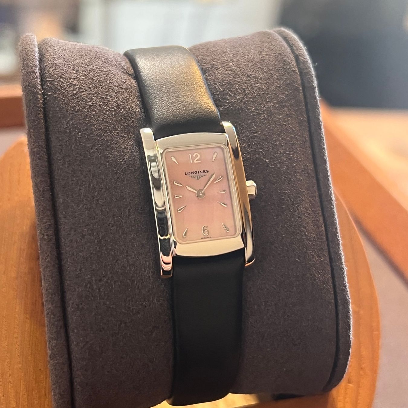 Longines Orologi: Longines DolceVita MOP Pink Dial L5.158.4.80.2 – Usato da Carouge GE venduto da Watchaser 1