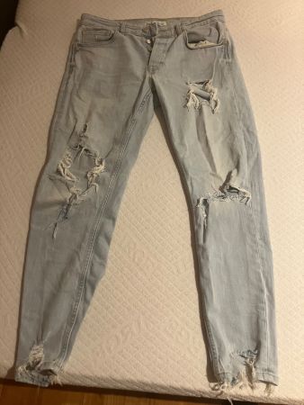 ZARA Helle Used-Look Jeans, Grösse 34, ideal für den Sommer!