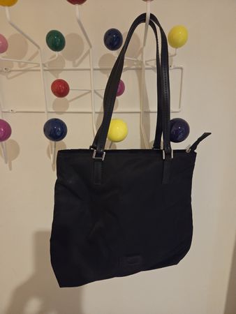 Schwarze Coccinelle Handtasche aus Stoff, neu mit Etikett