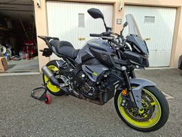 YAMAHA MT-10
