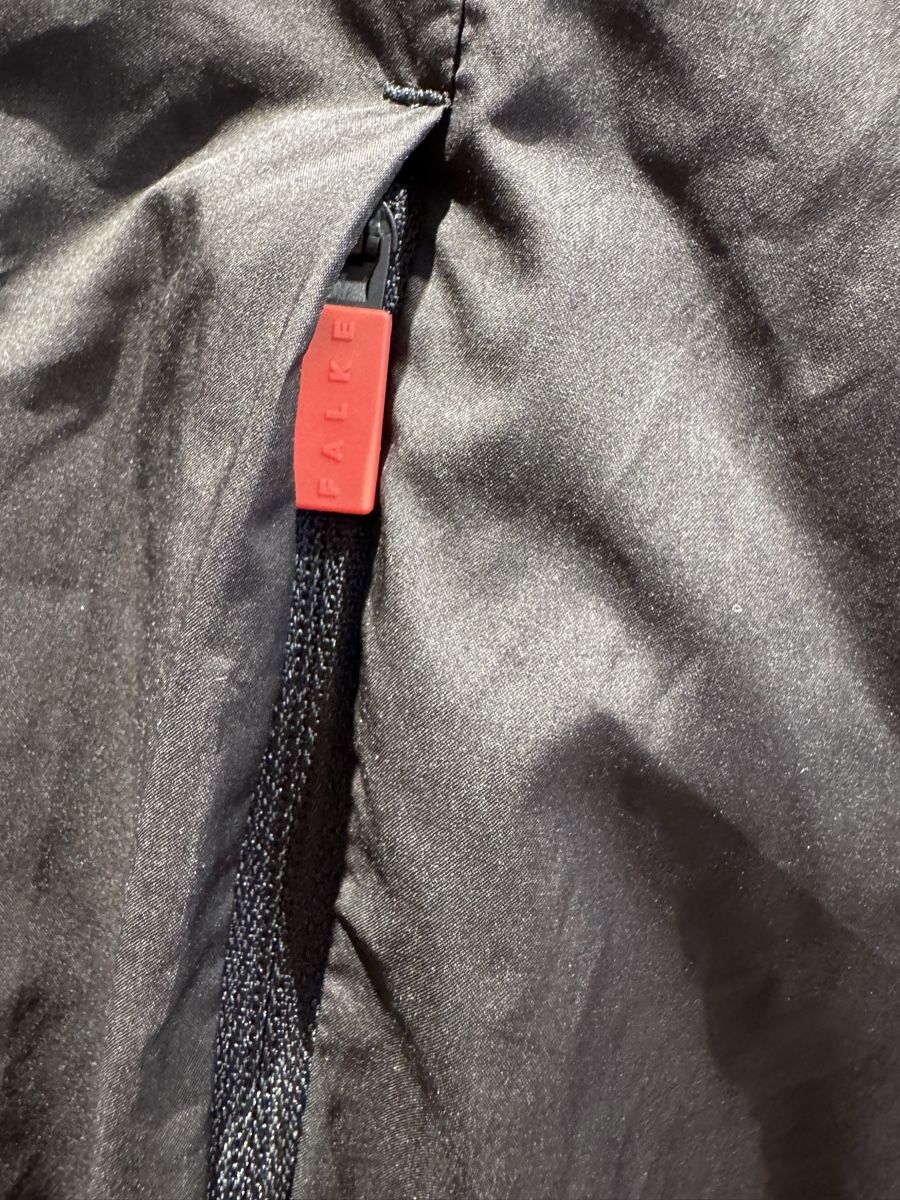 Falke Jacken: FALKE functional core windproof jacket - black, M, MSRP 270! – Neu (gemäss Beschreibung) aus Herrliberg von jba_zcw7 5