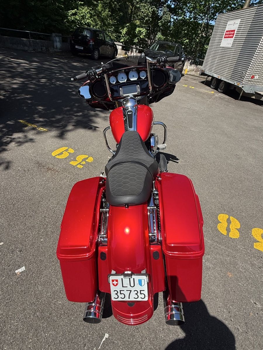 Harley-Davidson Touring: Harley Davidson street glide special – Usato da Kriens venduto da Hugo-6010 6