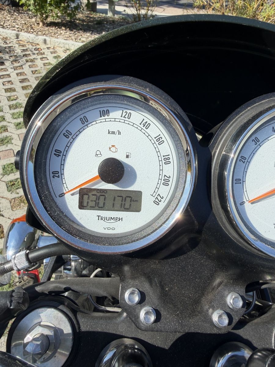 Triumph Autres: Triumph thruxton 900 – D'occasion à Chêne-Bougeries par Varioskyfox1982 8