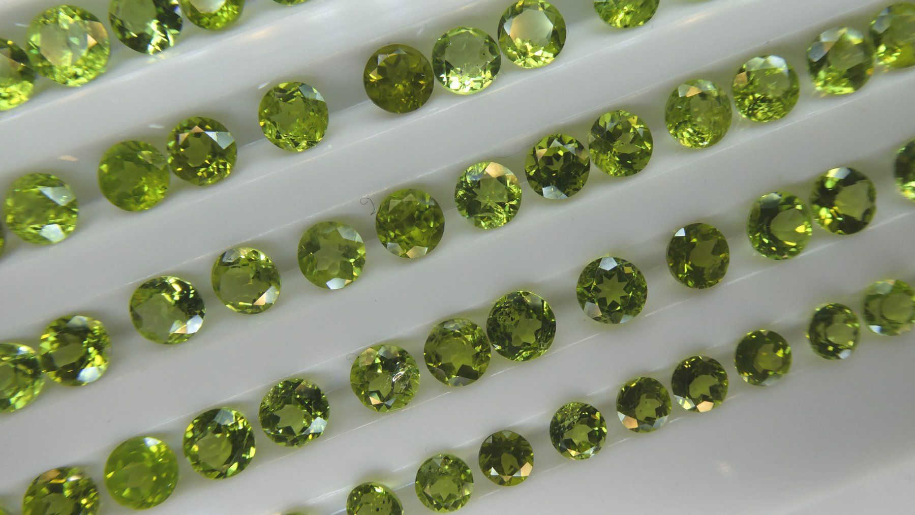 Pietre preziose: 2x Péridots ronds 5 mm - Valeur 135.- Fr – Nuovo (secondo la descrizione) da Grimisuat venduto da Valgem 6