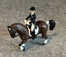 Bullyland Dressurreiterin mit Pferd