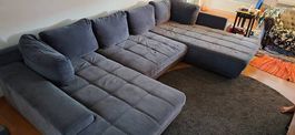 grosses Sofa (ca. 7 m2) - mit ausziehbarem Kasten