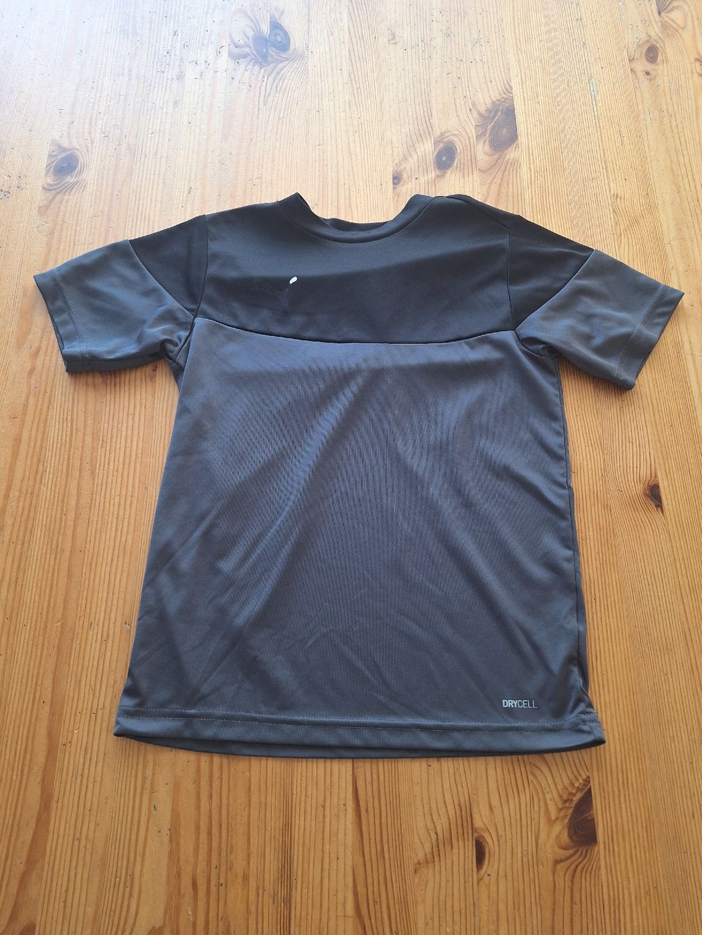 Lotti & Set di vestiti: Sportkleiderset Grösse 128 – Usato da Aesch BL venduto da ChezToKa 3